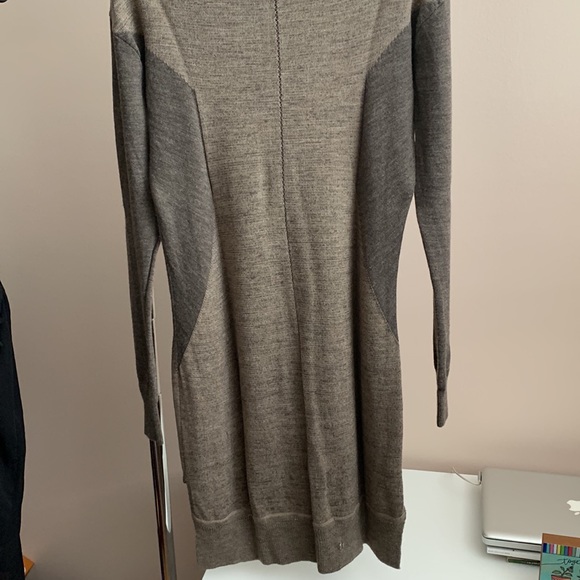 Comfortable sweater dress. Perfect with fall boots! - Picture 4 of 7